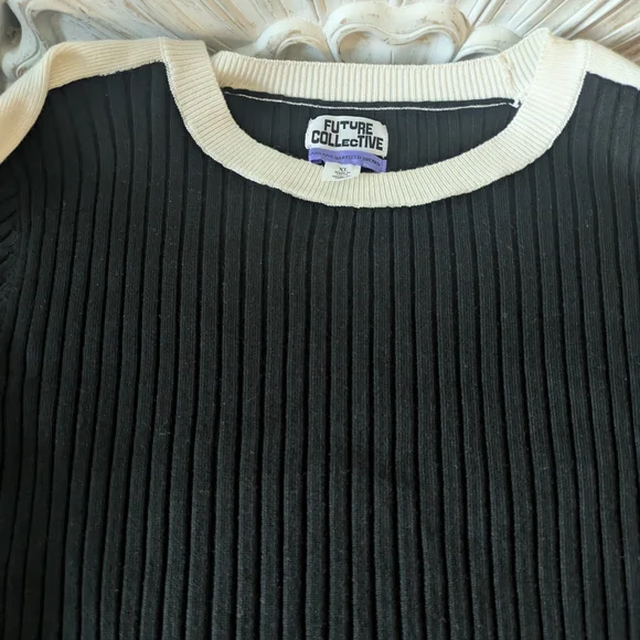 Chic Black and White Long Sleeve Dress - Picture 6 of 6